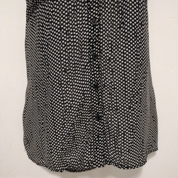 Covington - Dotted Print Sleeveless Blouse - Picture 3 of 14
